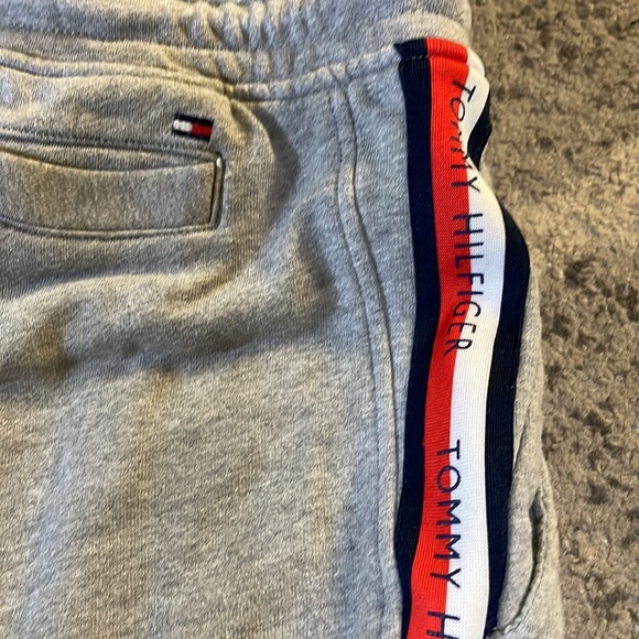 Tommy Hilfiger drawstring sweatshort - Picture 2 of 5